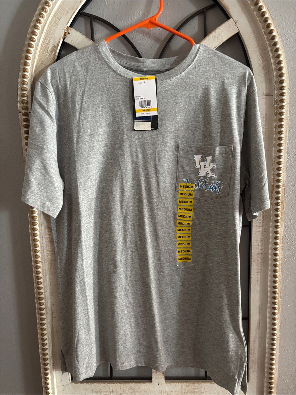 UK Wildcats Grey Pocket T-Shirt NWT Medium